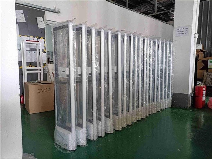 Sistem proti kraji AM za štetje pretoka potnikov iz aluminija